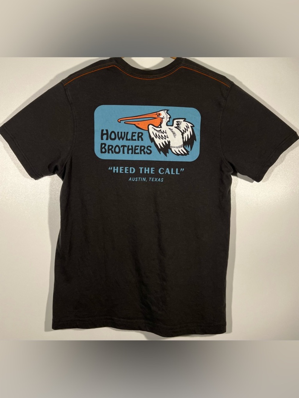 Howler Brothers Pelican Badge T-Shirt Sz M Austin Texas Heed the Call Outdoors